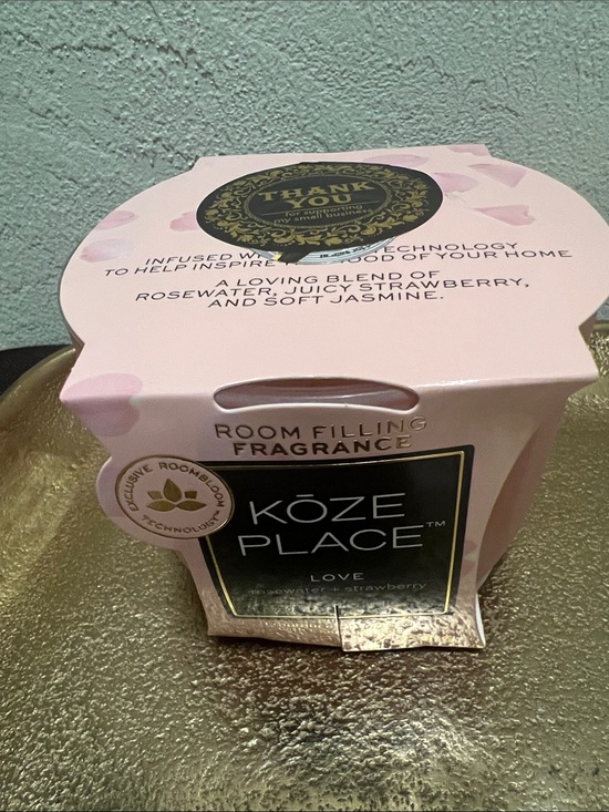 KOZE rosemary-strawberry scented candle Other - #2122**Kōze Place Love Room Filling Fragrance - Pink